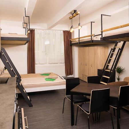 Flying Bed Apartment Close To Prague Castle And Airport Kültér fotó