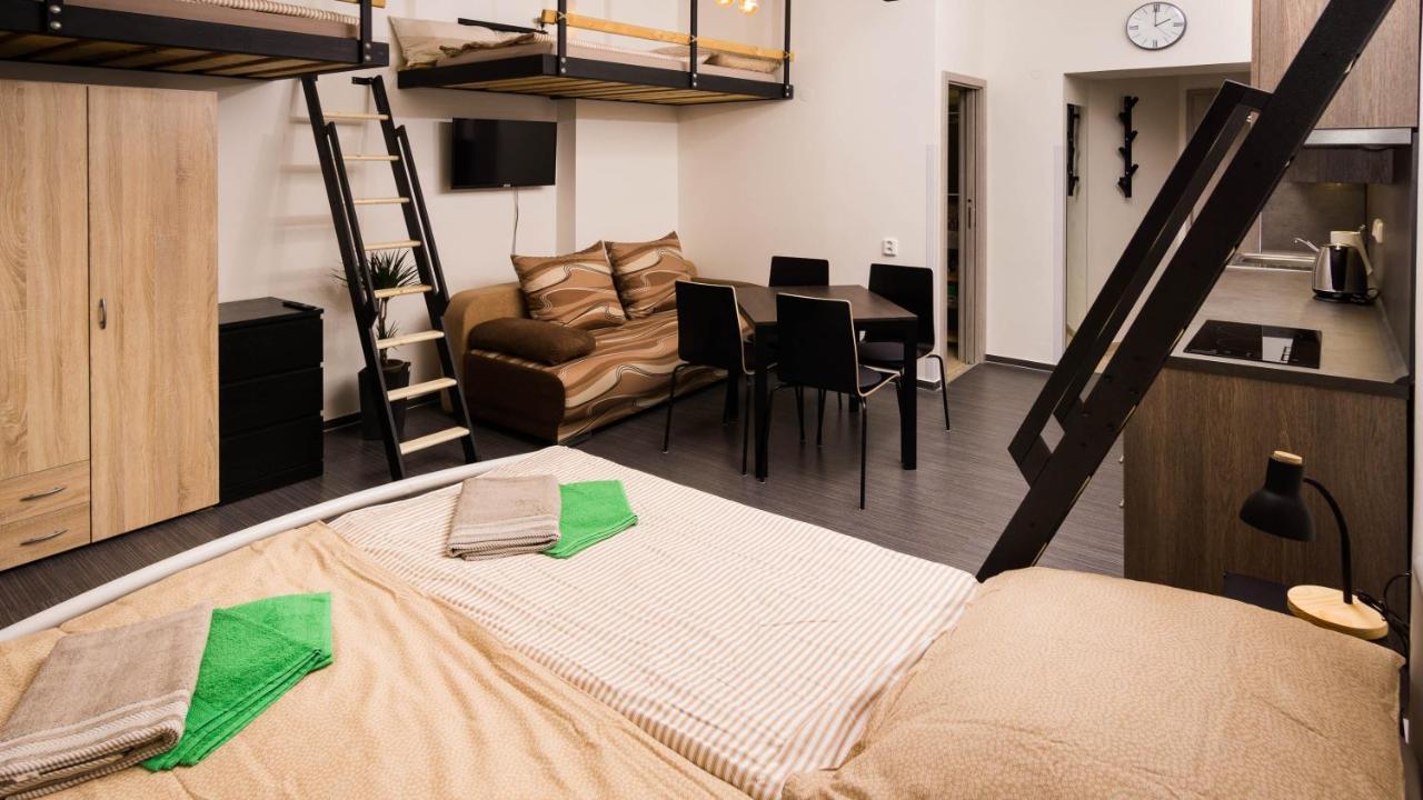 Flying Bed Apartment Close To Prague Castle And Airport Kültér fotó