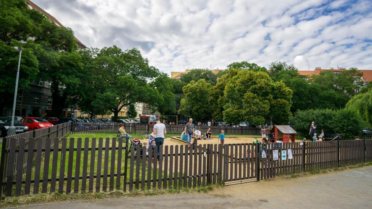 Flying Bed Apartment Close To Prague Castle And Airport Kültér fotó