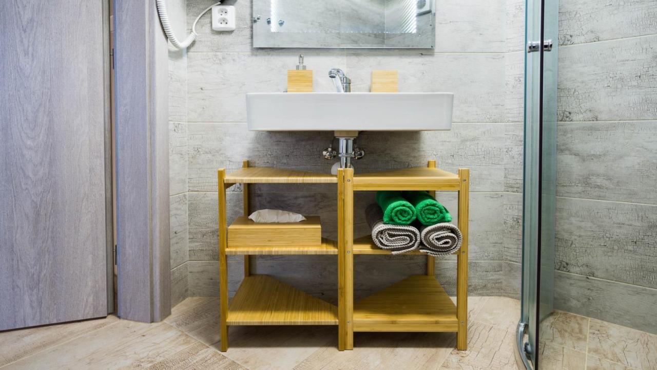 Flying Bed Apartment Close To Prague Castle And Airport Kültér fotó
