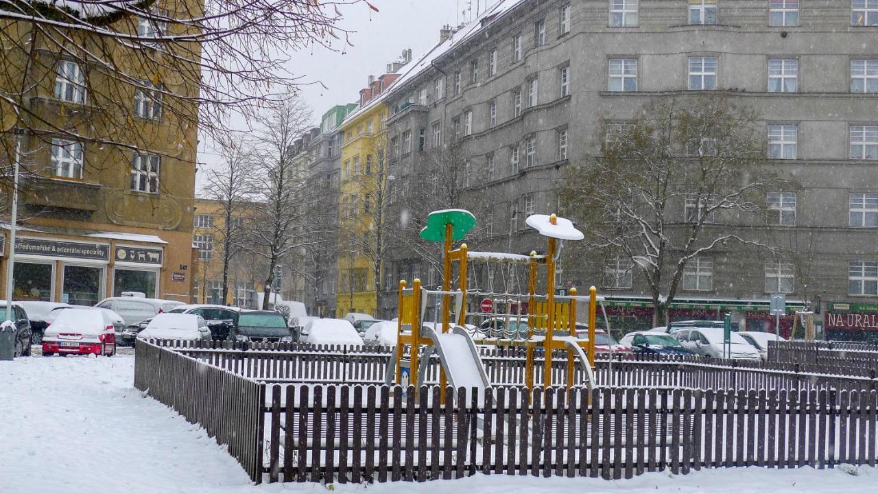Flying Bed Apartment Close To Prague Castle And Airport Kültér fotó