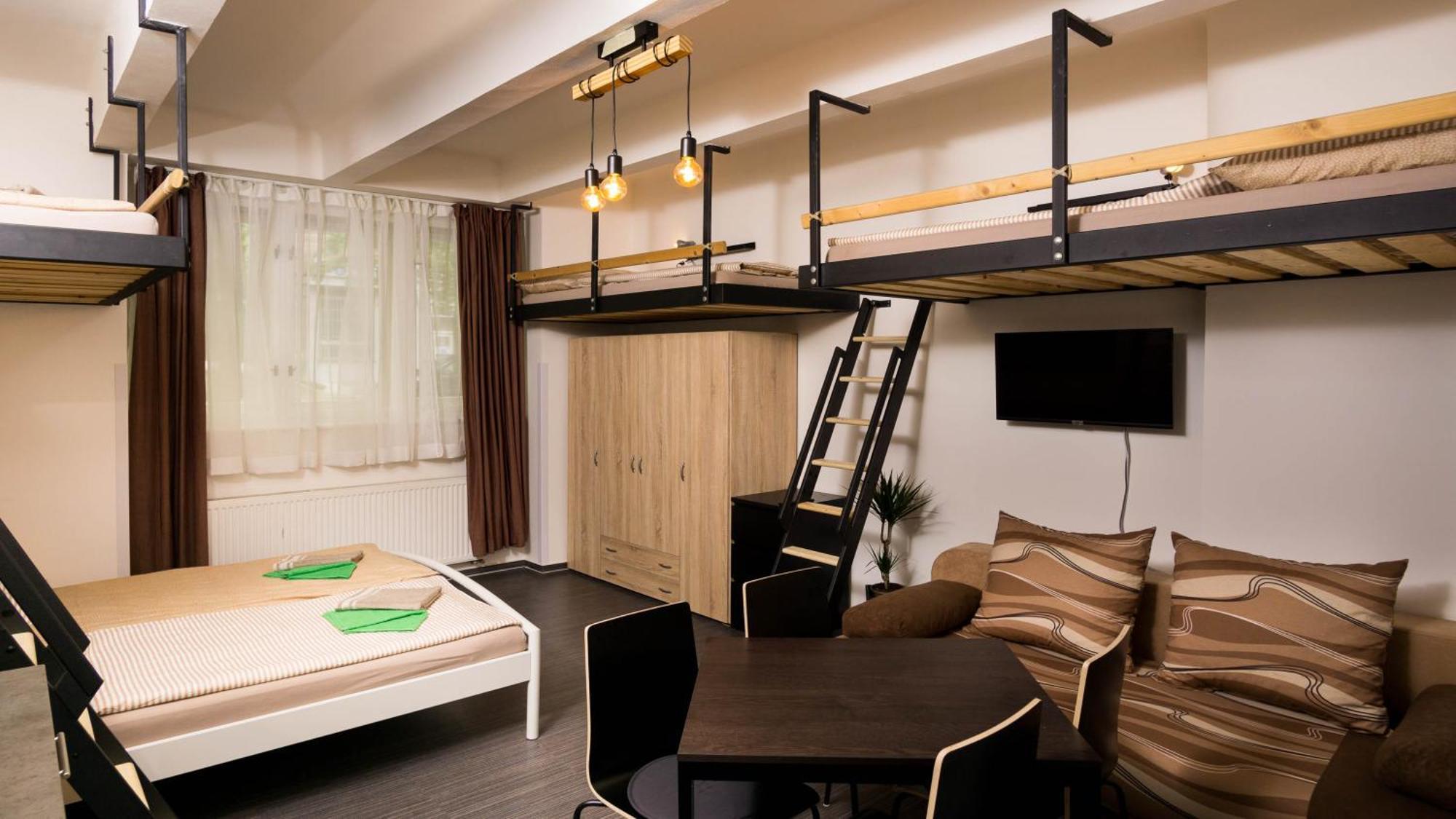 Flying Bed Apartment Close To Prague Castle And Airport Szoba fotó